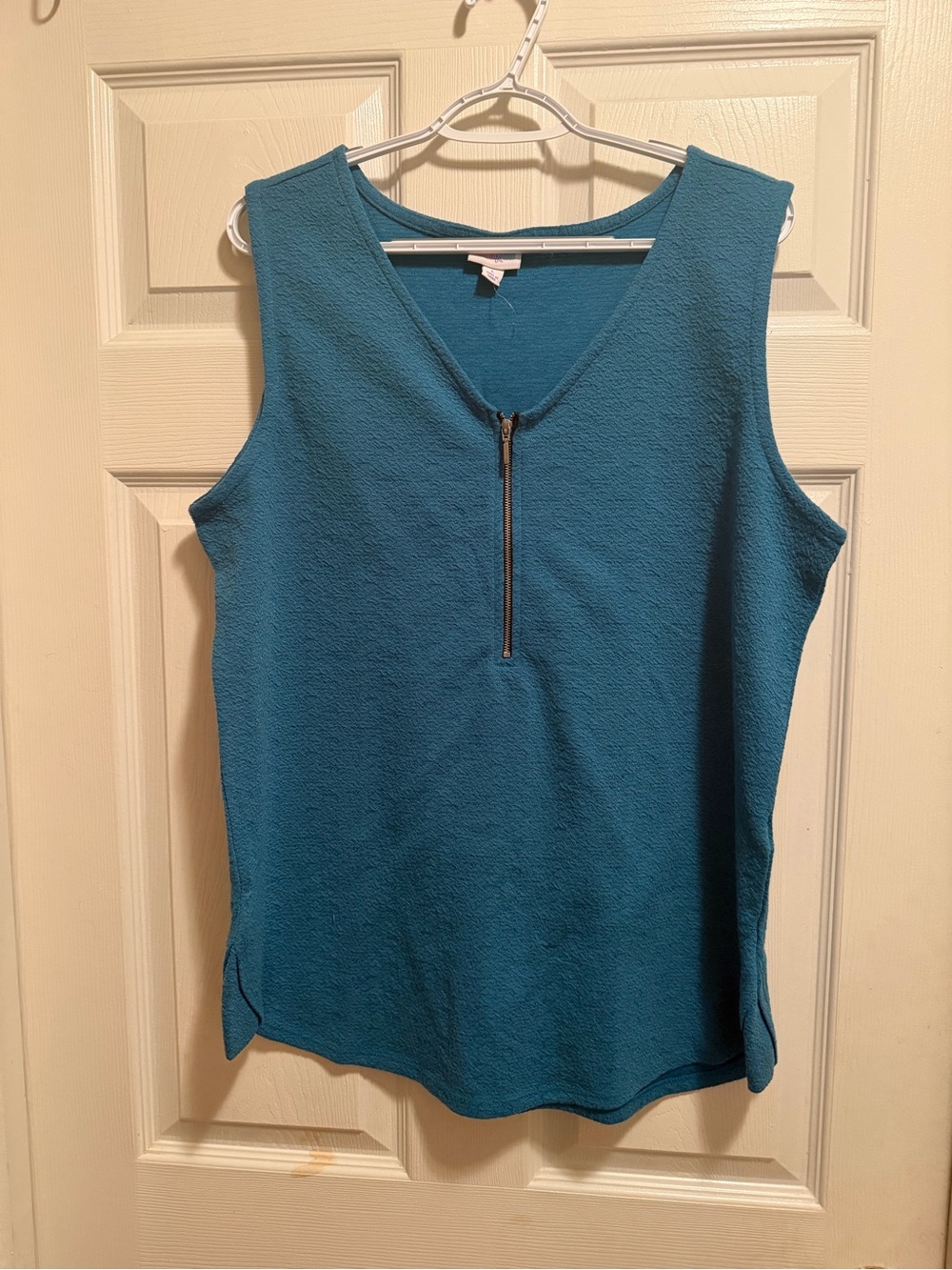 LuLaRoe Teal Sleeveless V-Neck Tank with Front Zip